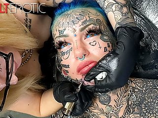 Australian Bombshell Amber Luke Gets A New Chin Tattoo free video
