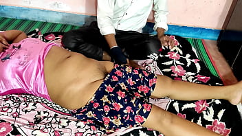 पेट दर्द के लिए बुलाया डॉक्टर से चूत चुदाई करवाई! हिंदी वौइस् free video