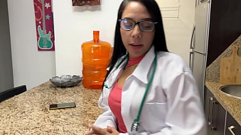 Mi Madrastra Doctora Hermosa Se Equivoco De Pastilla Y Ahora Tiene Que Ayudar Con La Ereccion De Su Hijastro free video