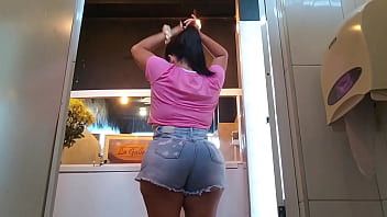 Mujer Culona Atrapada En El Baño Del Restaurante En Caracas free video