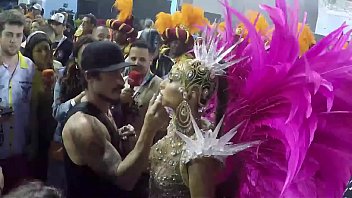 Bastidores Do Carnaval 2019 Antes Da Entrada No Sambódromo - Sabrina Sato - Gaviões Da Fiel free video