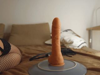 Big Butt Blondie Shaking Her Ass And Riding Dildo On A Plexi Chair free video