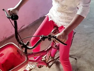 Cycle Par Baiti Hu Hi Bhabhi Ko Devar Ne Ache Se Choda free video