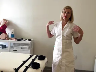 Blond Milf Tries Out The Blowjob Machine On A Dude In A Mask free video