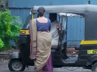 Habas Ki Pyasi Paroshan Ne Ek Ladke Ko Aur Uski Stepmummy Ko Fas