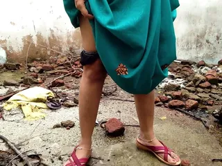 Desi Indian Aunt Outdoor Public Pissing Video Compilation free video